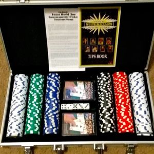 Brand New Poker Set Complete with Cards,Dice,Chips